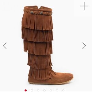 Minnetonka 5-Layer Fringe Boot